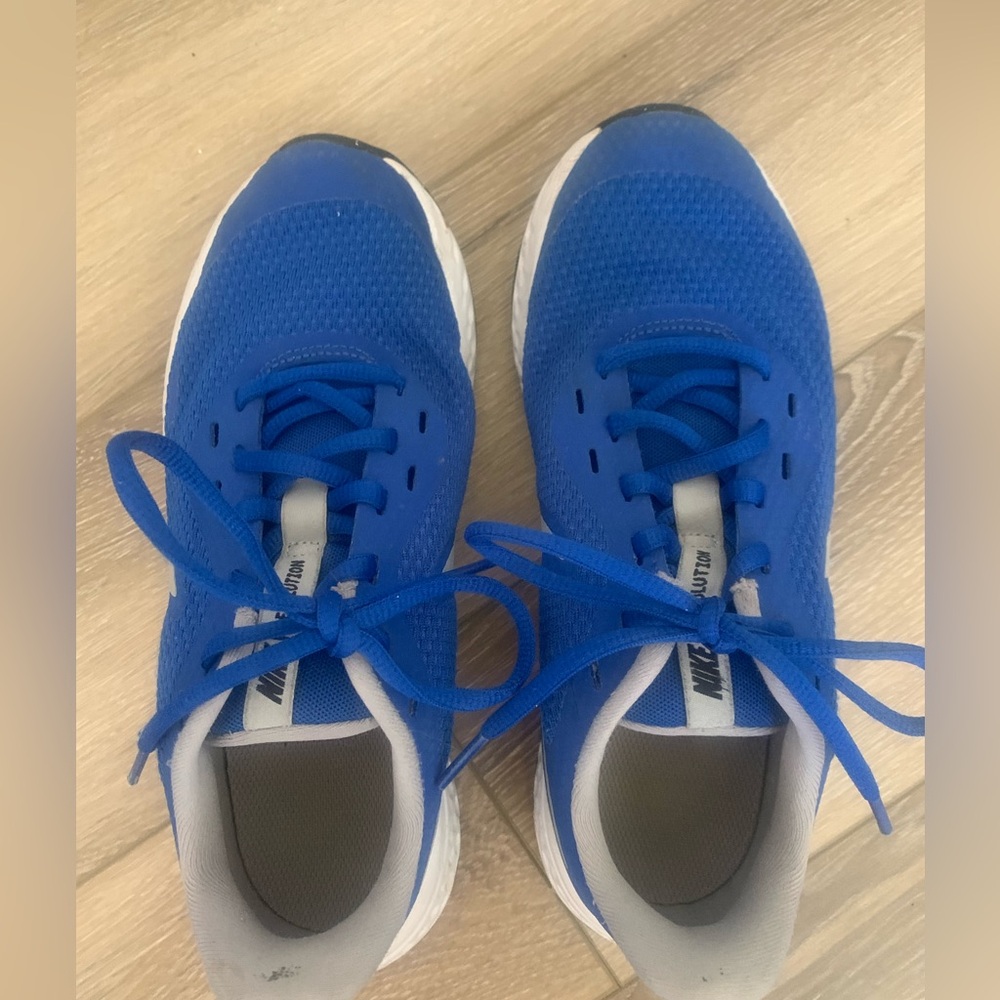 Nike Revolution 5 Blue Athletic Sneakers Size 4 Youth - Picture 5 of 10